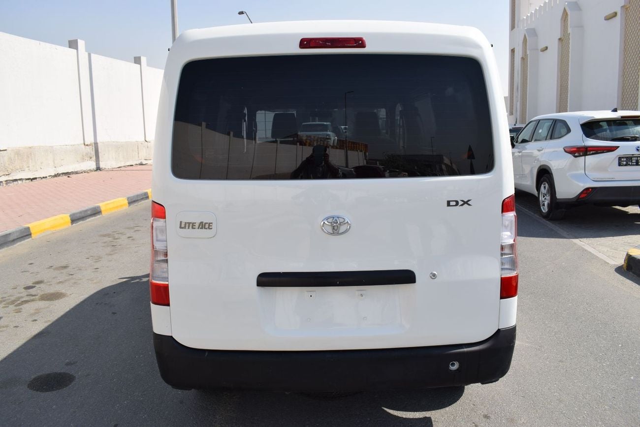 تويوتا لايت آيس Standard Van