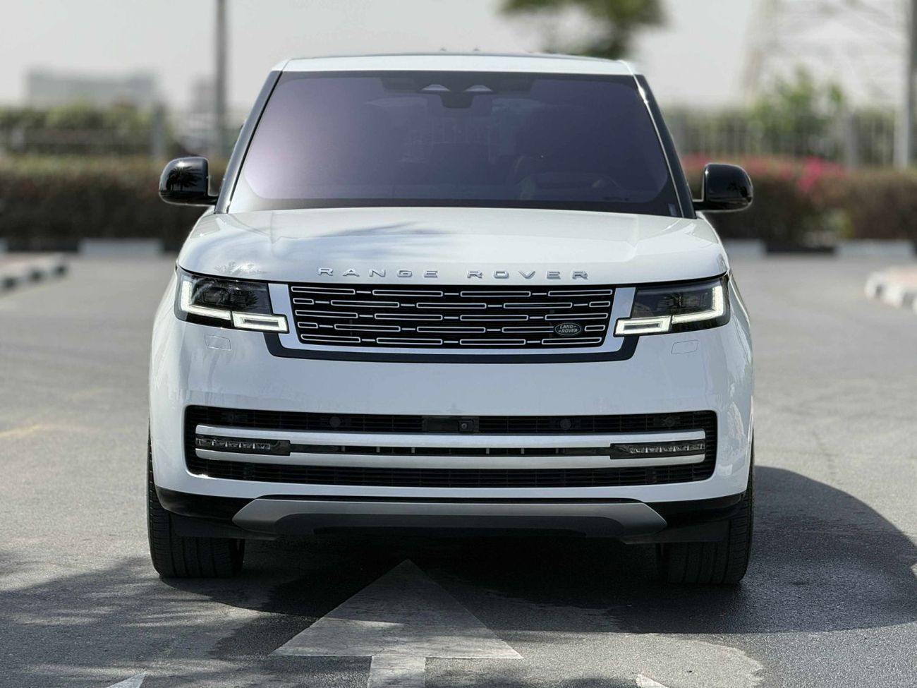 Land Rover Range Rover Autobiography P530 4.4L GCC SPEC NEAT AND CLEAN UNDER WARRANTY AND SERVICE