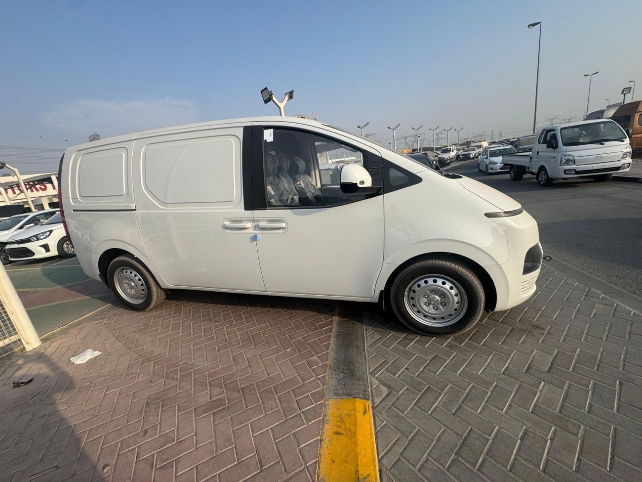 Hyundai Staria 2026 GCC 3.5 Cargo patrol Automatic