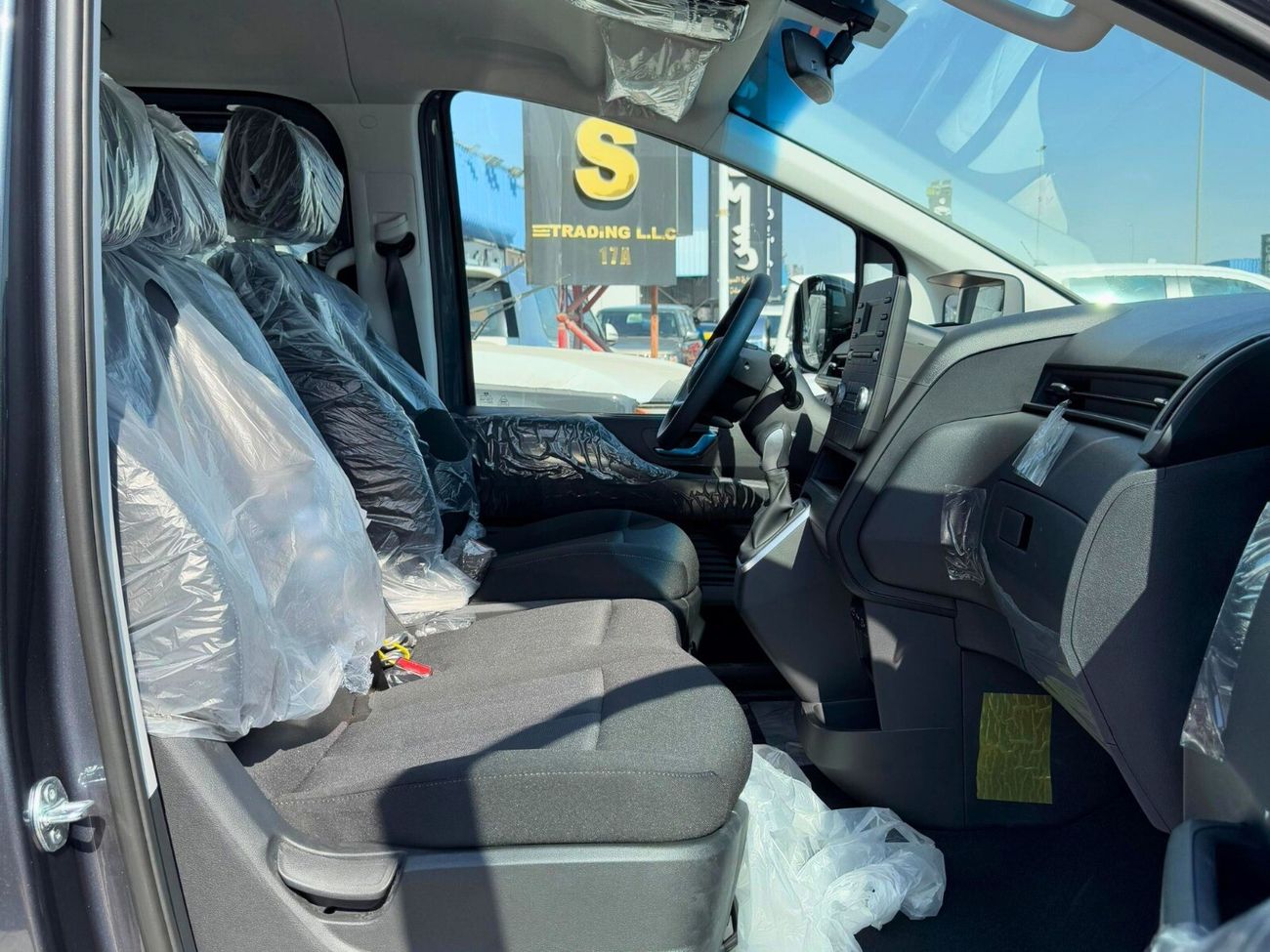 هيونداي ستاريا 3.5L V6  PETROL A/T / PUSH START / BASIC "9" SEATER / 2024 MY