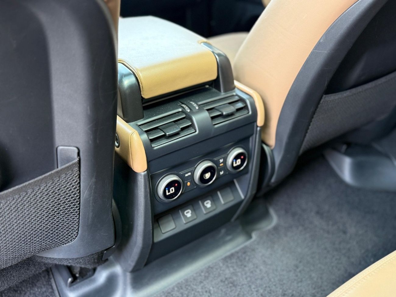 لاند روفر ديفندر P400 90 HSE 3.0L (5 Seater)