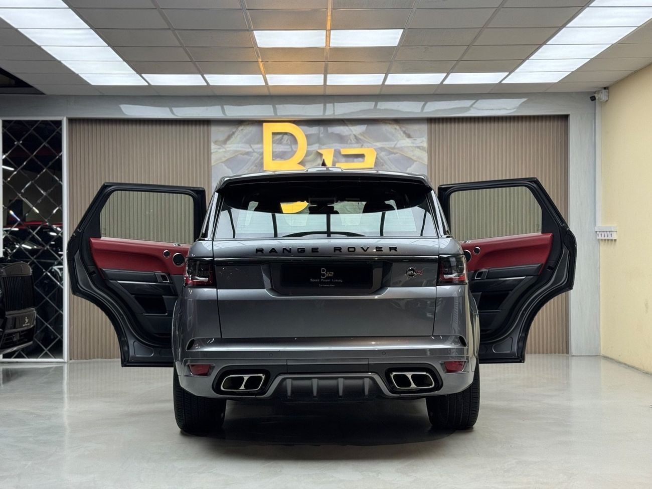 Land Rover Range Rover Sport SVR 5.0L (575 HP) AWD