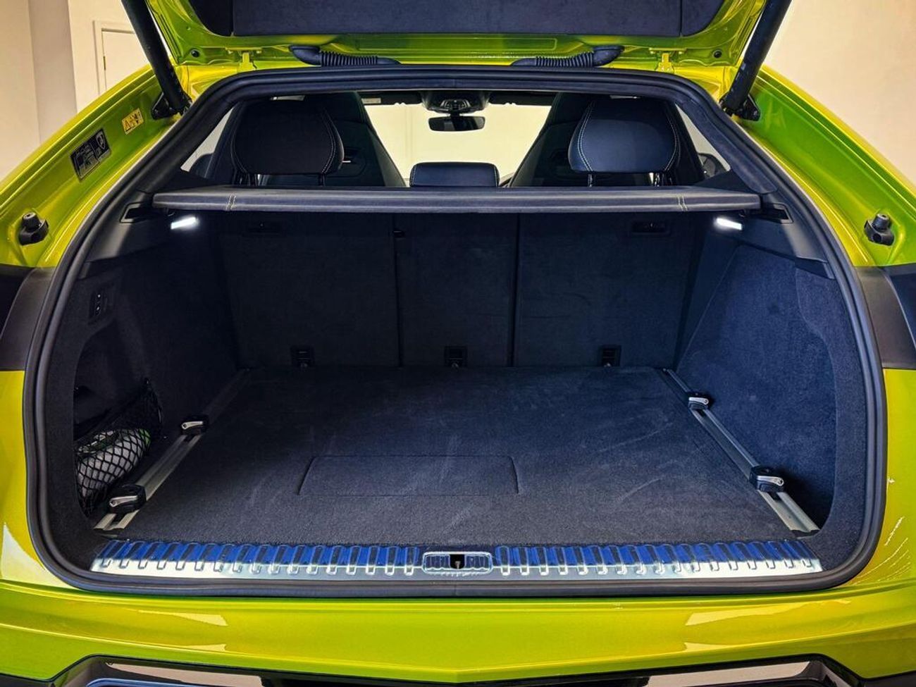 Lamborghini Urus Lamborghini Urus 4.0 V8 BiTurbo 25.9kWh SE Auto 4WD (EXPORT ONLY) RIGHT HAND DRIVE