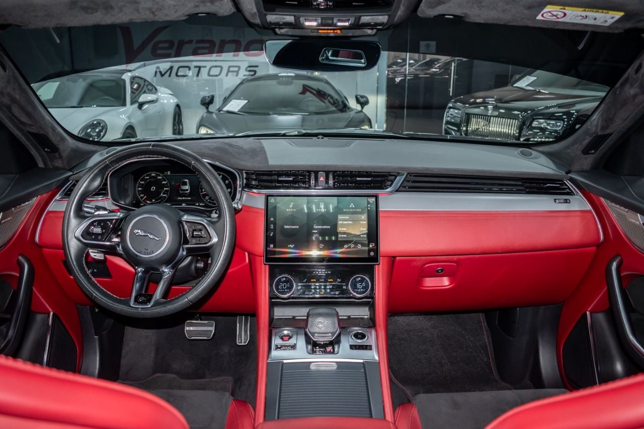 Jaguar F-PACE SVR