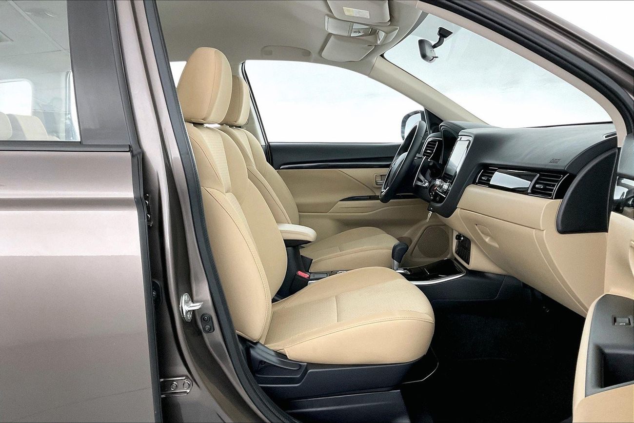 Mitsubishi Outlander GLX Midline| 1 year free warranty | Flood Free