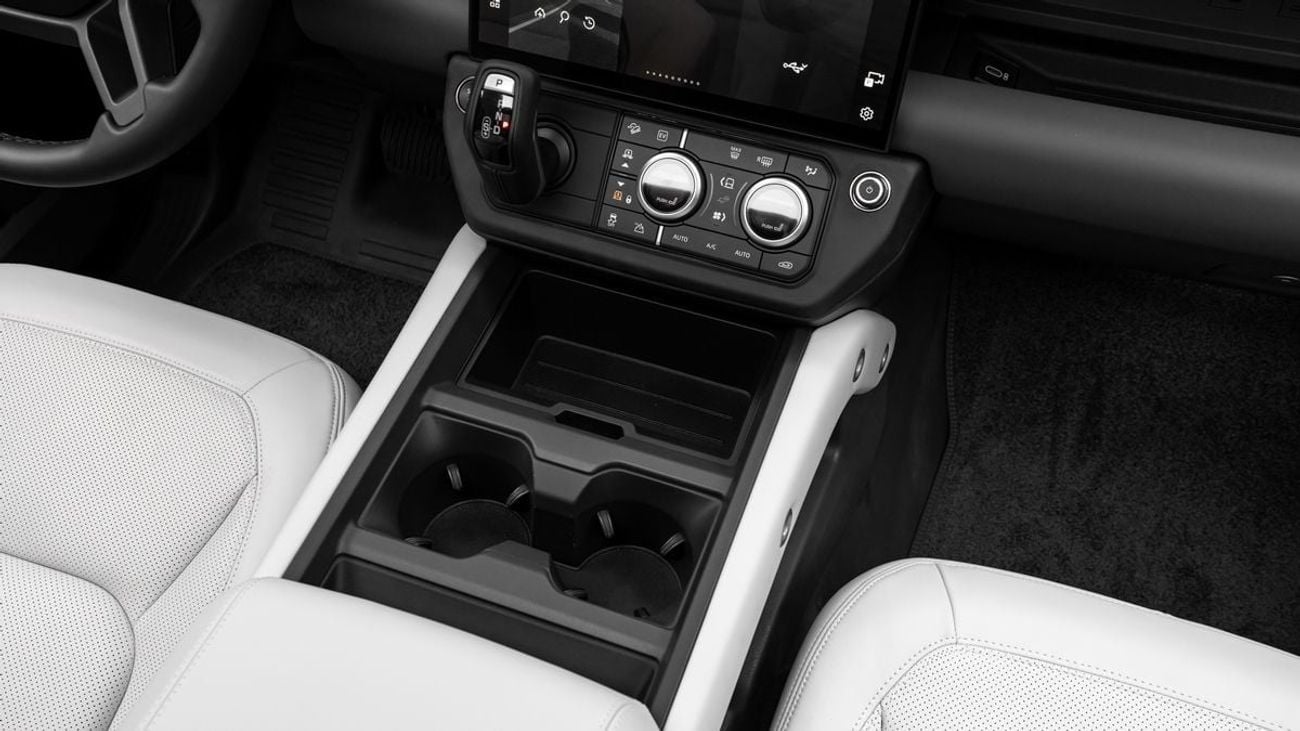 Land Rover Defender X-Dynamic HSE P400e - 2026