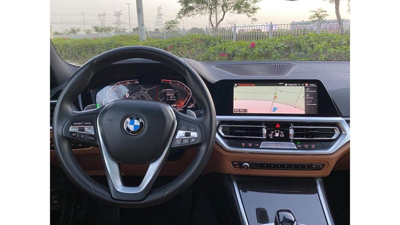 BMW 330i Exclusive GCC SPECS - TURBO CHARGE FULL SERVICE HISTORY - WELL MAINTAINED CAR