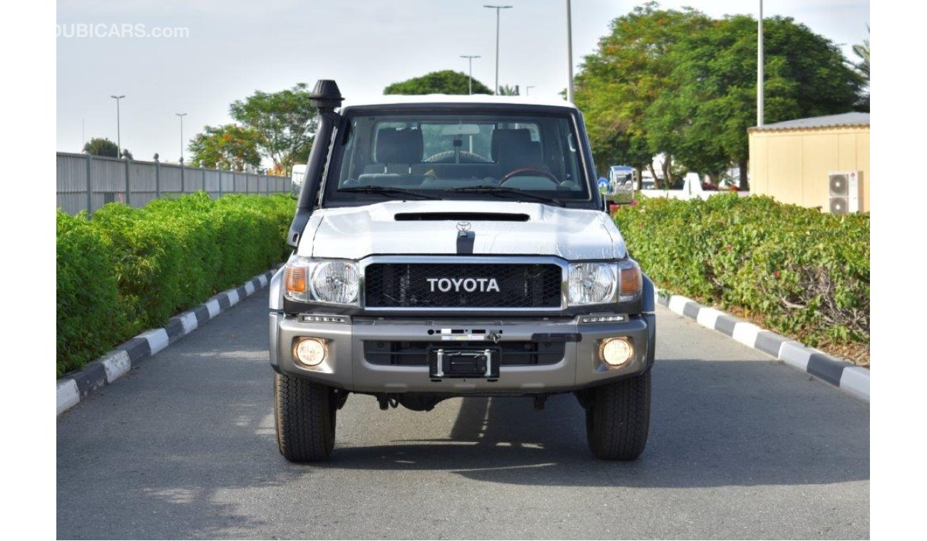 Toyota Land Cruiser Pick Up Double Cab  LX Limited V8 4.5L Diesel Manual Transmission