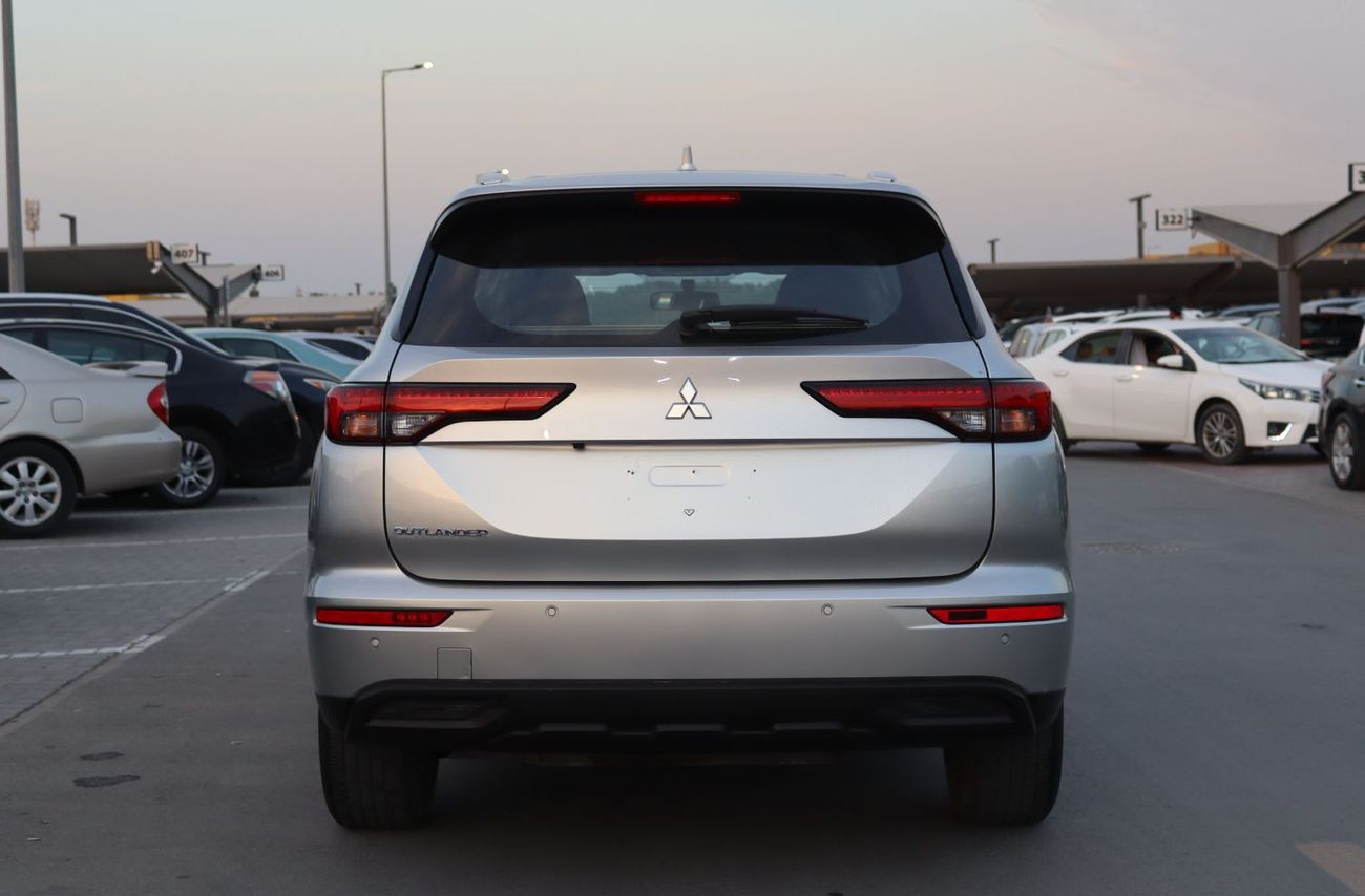 Mitsubishi Outlander GLS 2.4L Outlander 2023 - GCC - Accident-Free - 2.4L - Low Mileage - Excellent Condition