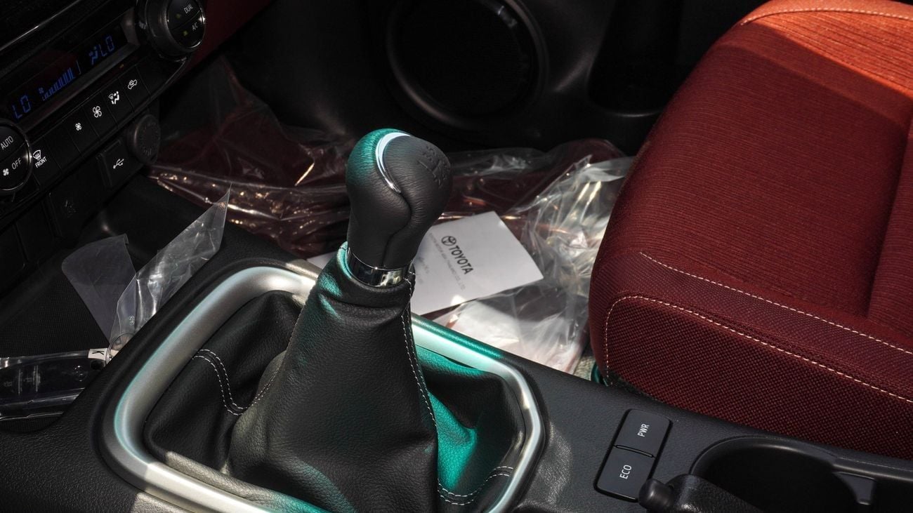 Toyota Hilux SR5 2.7 L