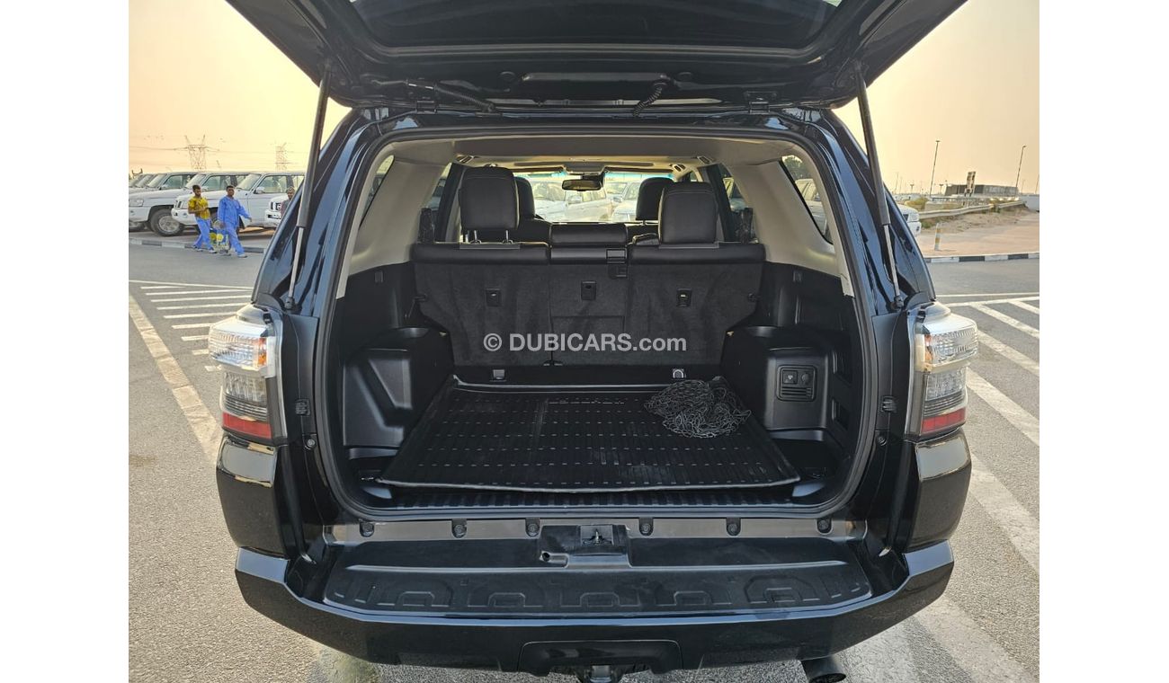 Toyota 4Runner 2022  Toyota 4RUNNER SR5 full option sunroof, 4x4 and 360 cameras