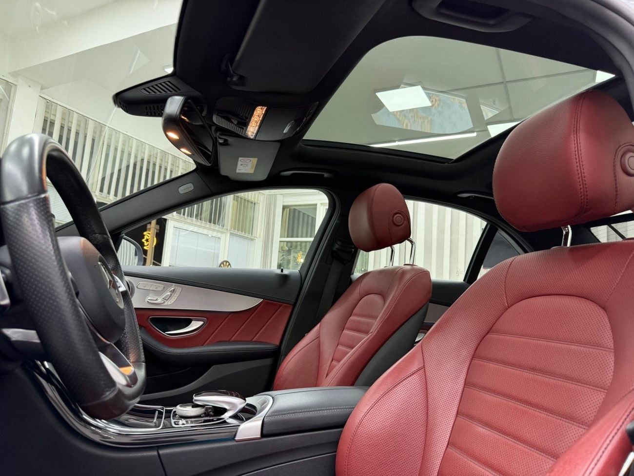 مرسيدس بنز C 200 GCC.. Perfect Condition .. AMG .. Panoramic