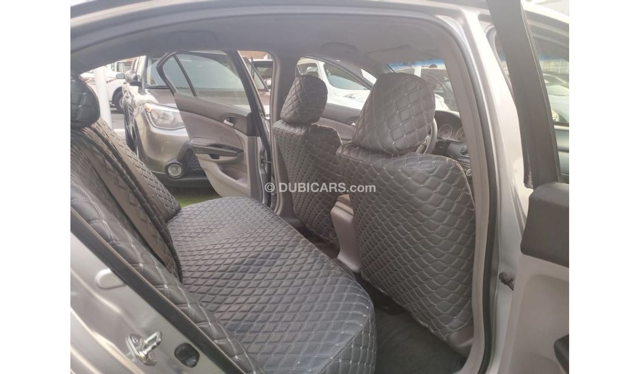 هوندا أكورد موديل 2009 خليجى مثبت سرعة تحكم رنجات جناح خلفى سنتر لوك تكييف باور بحالة ممتازةلاتحتاج لأى مصاريف