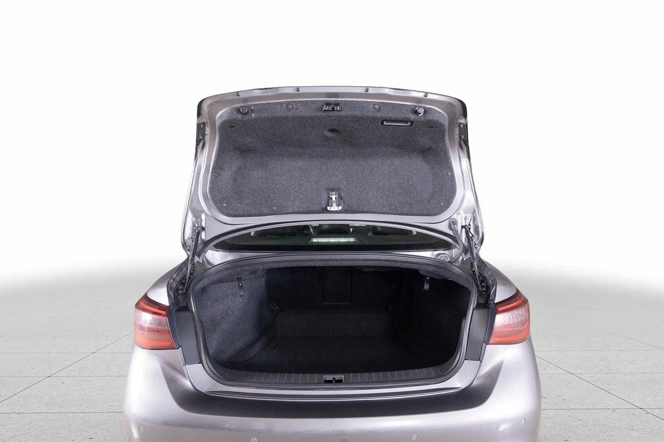 Infiniti Q50 Luxe 2.0L LUXE 3.0