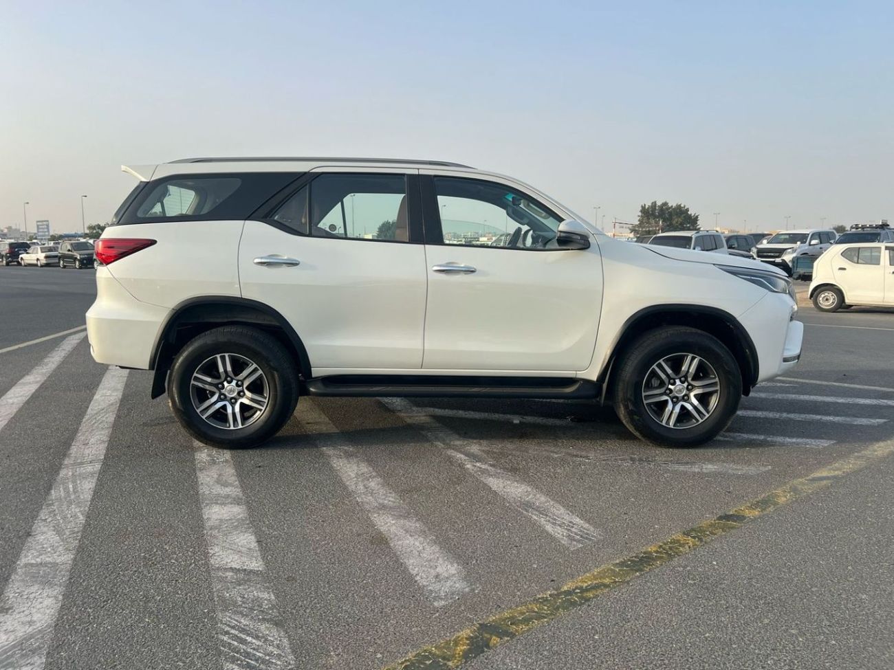 تويوتا فورتونر 2021 TOYOTA FORTUNER V4 2.7L - 4X4  4Wheel Drive - Rear Camera