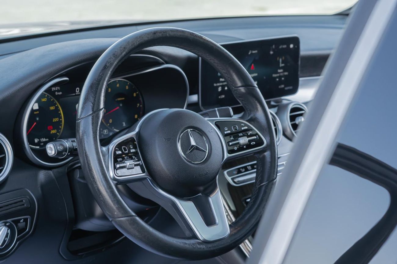Mercedes-Benz GLC 300 Premium + 2.0L