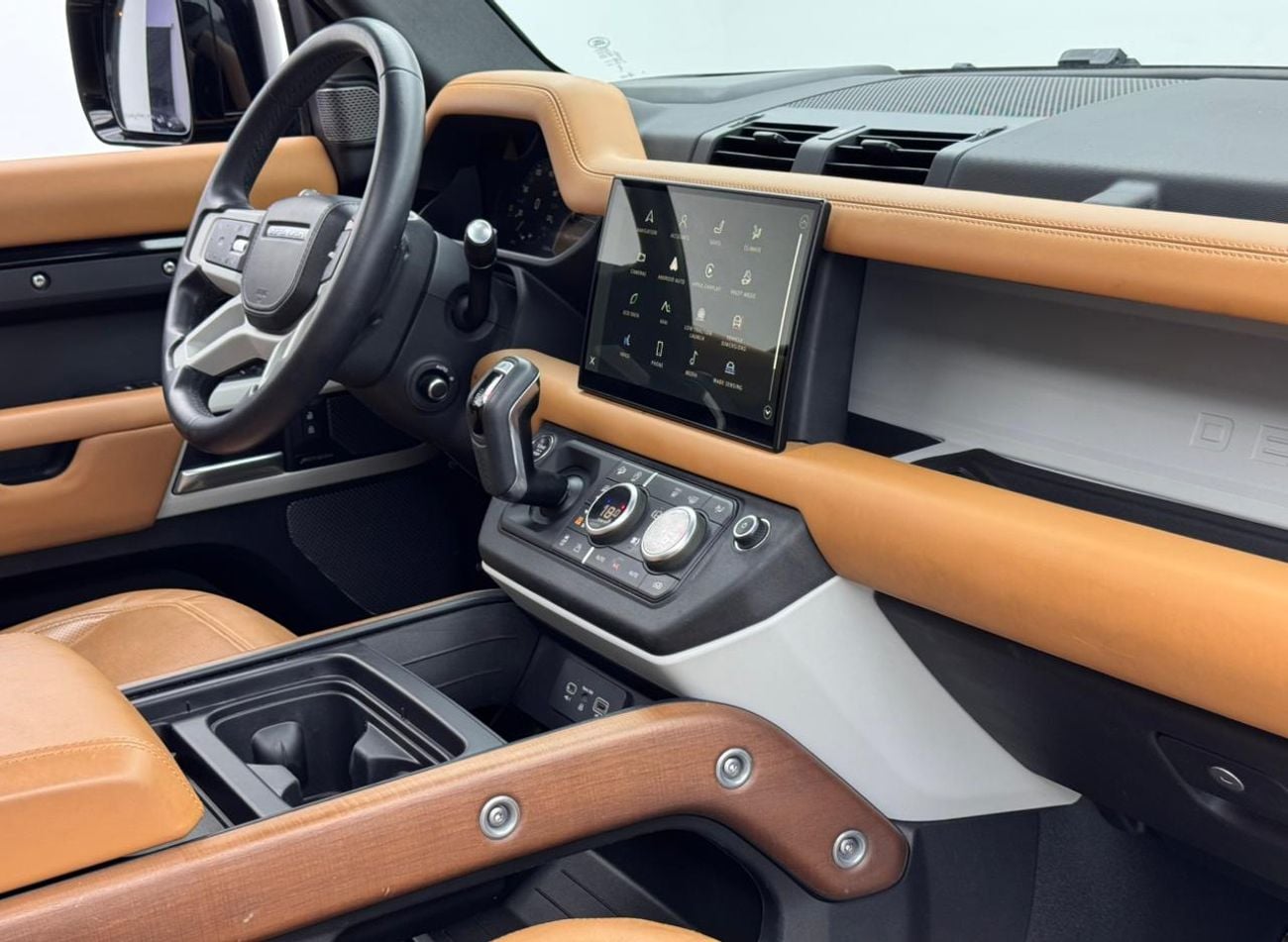 Land Rover Defender 2024 Land Rover Defender 110 HSE P400, 2029 LR Warranty, Full LR Service History, Low Km, GCC