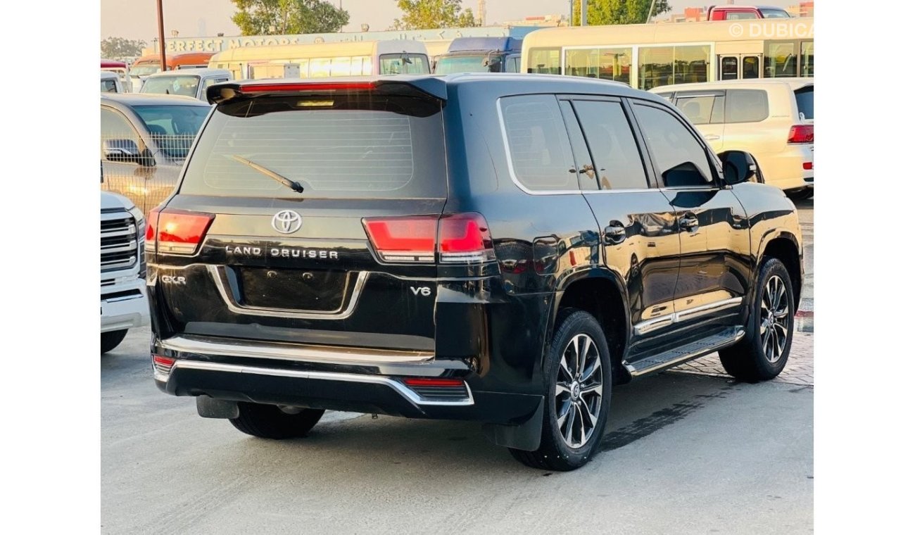 Toyota Land Cruiser GXR Toyota Landcruiser LHD Petrol engine model 2012 facelift 2022 car very clean and good condition