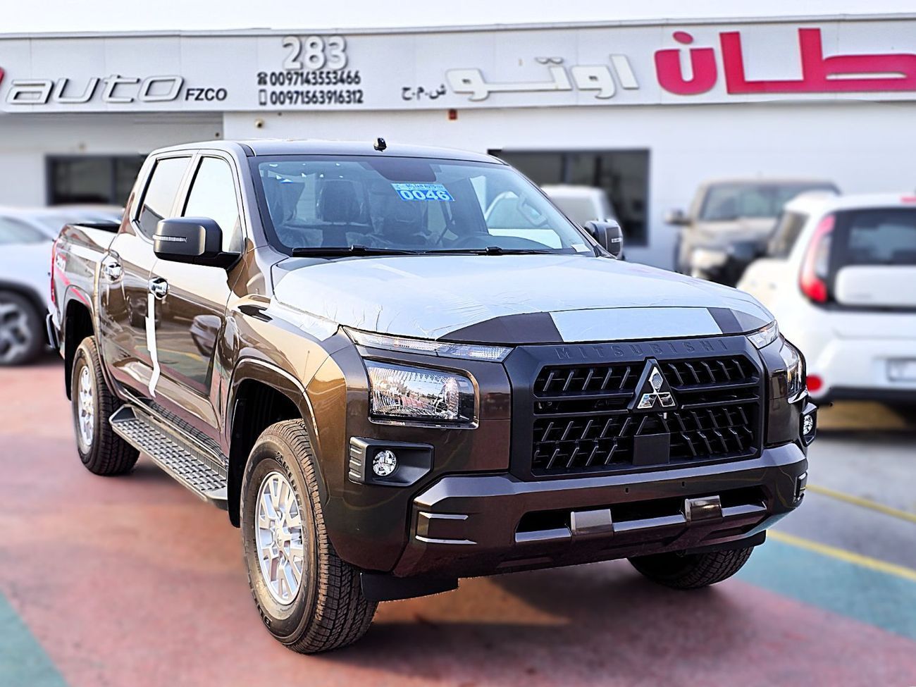 Mitsubishi L200 GL 2.4L (128 HP) Double Cab Utility L200 Pickup 4WD GL Petrol DC 5M/T - 2.4L 2025 Model Brown Color