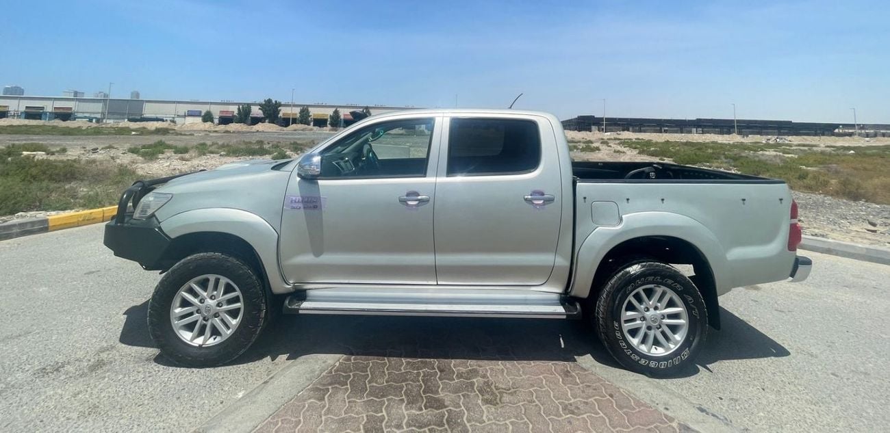 تويوتا هيلوكس diesel engine ,3.0 liter ,manual gear ,right hand drive