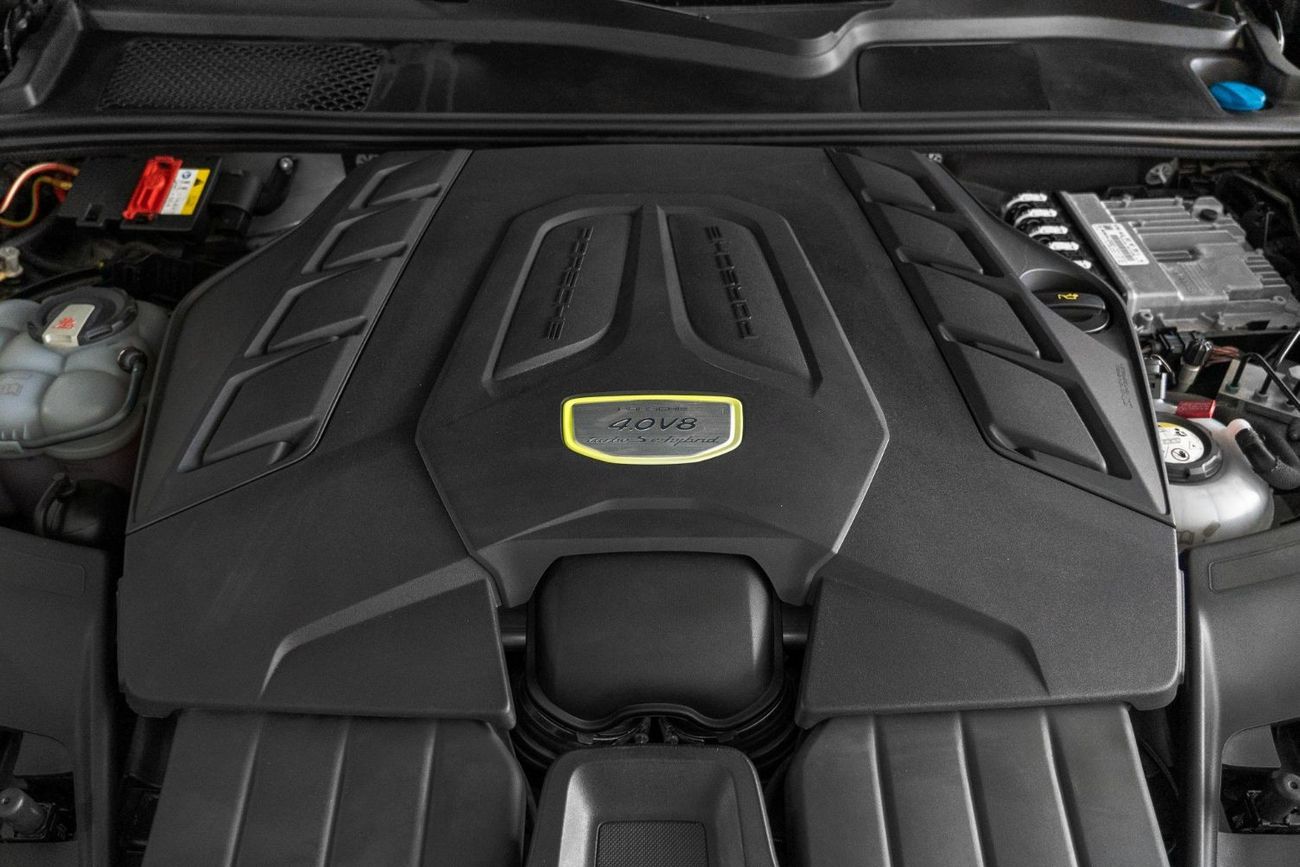 Porsche Cayenne 2020 Porsche Cayenne Coupe Turbo S E Hybrid / Porsche Warranty