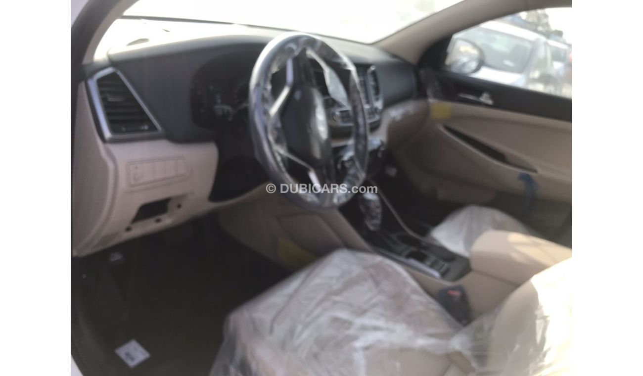 Hyundai Tucson WITH SUNROOF