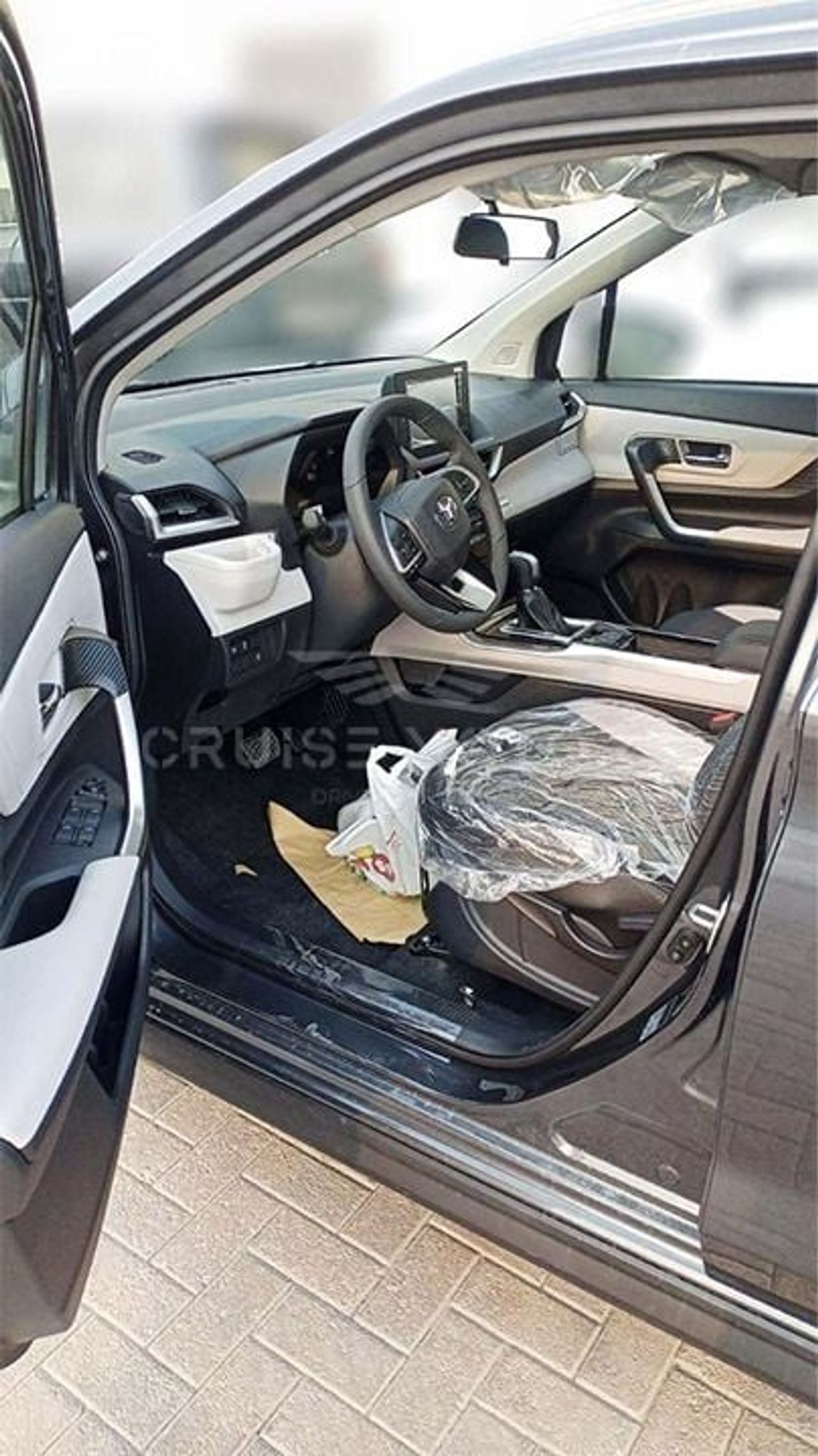 تويوتا فيلوز Veloz  - 1.5L - Automatic - Petrol - SUV -FWD - 7 Seats - 4 Door - 2025