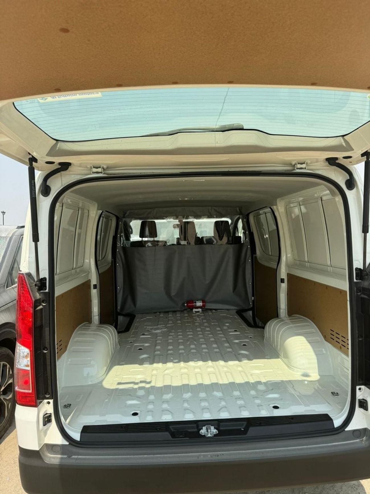 تويوتا هاياس 3.5L CARGO STANDARD ROOF MANUAL TRANSMISSION