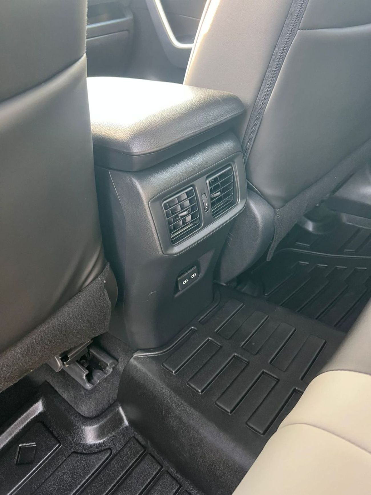 Toyota RAV4 2023 Toyota RAV4, XLE - 2.5L -V4 - 4 Wheel Drive - 4X4 - ELECTRIC  & LEATHER SEATS - PUSH START - Re