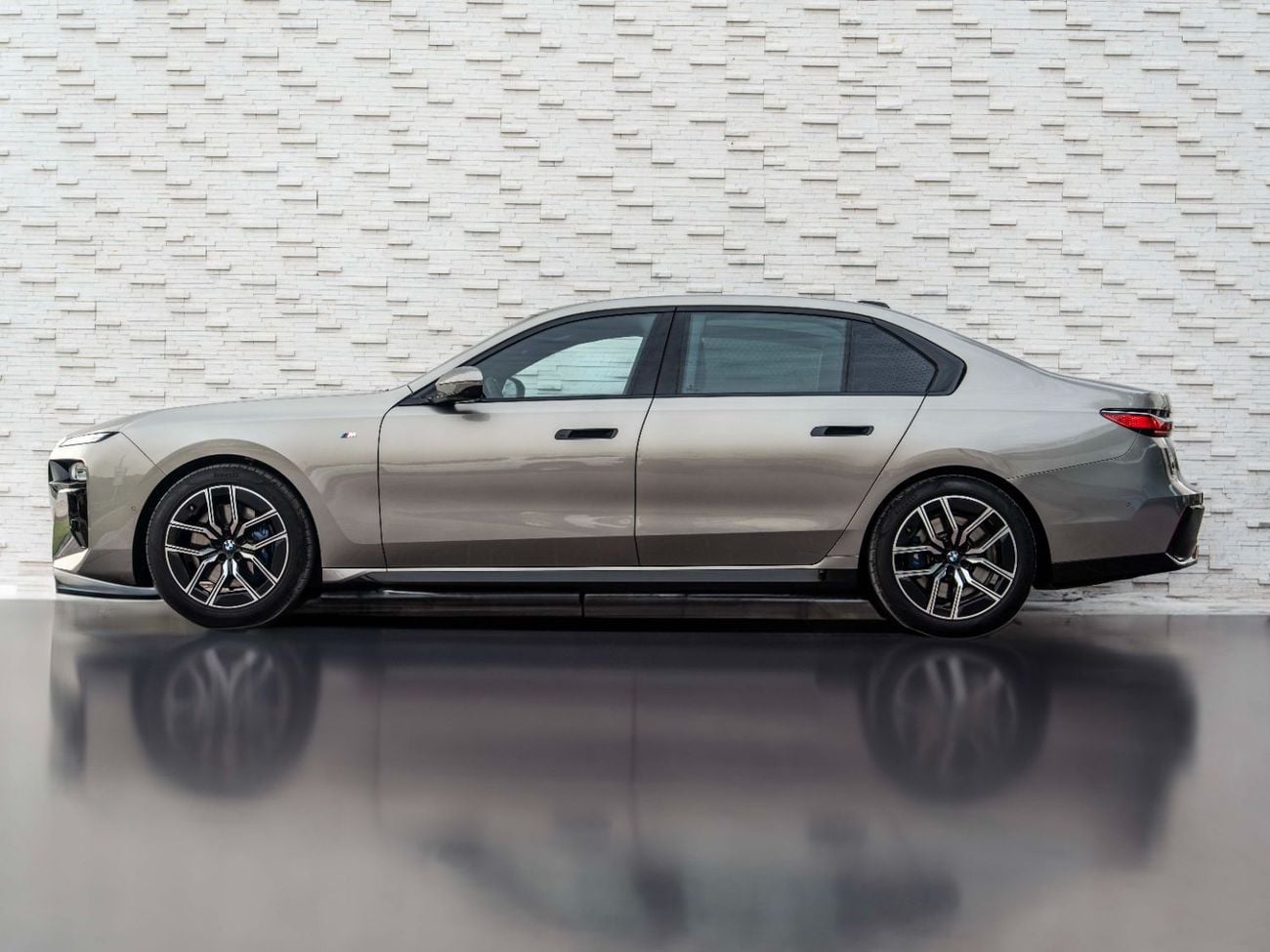 بي أم دبليو 735i LUXURY