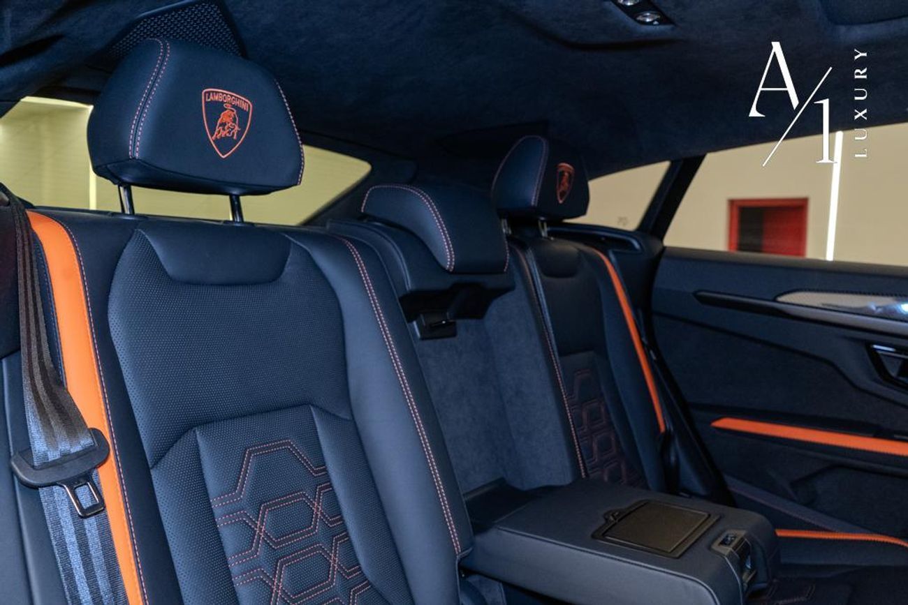 Lamborghini Urus SE 4.0T V8 2025 Lamborghini Urus SE, Warranty, Carbon Fiber Package, Fully Loaded, Very Low Kms, 789