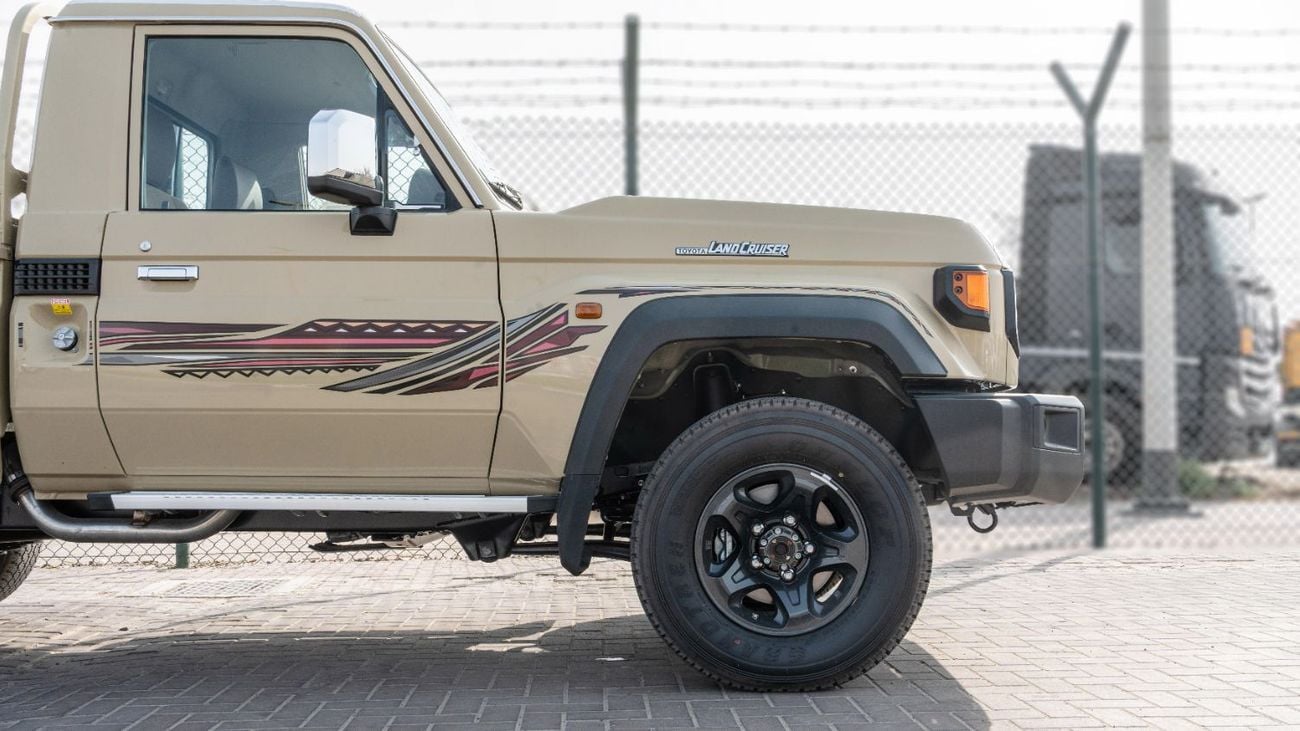 تويوتا لاند كروزر بيك آب LC79 LX 2026 Toyota Land Cruiser LC79 2.8L MT Diesel (Beige-Brown)