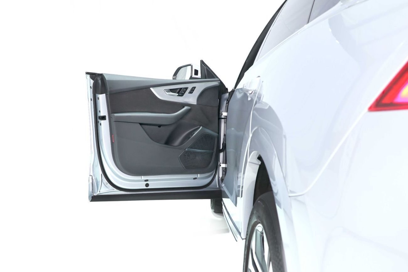 أودي Q8 55 TFSI quattro 3.0L SUV