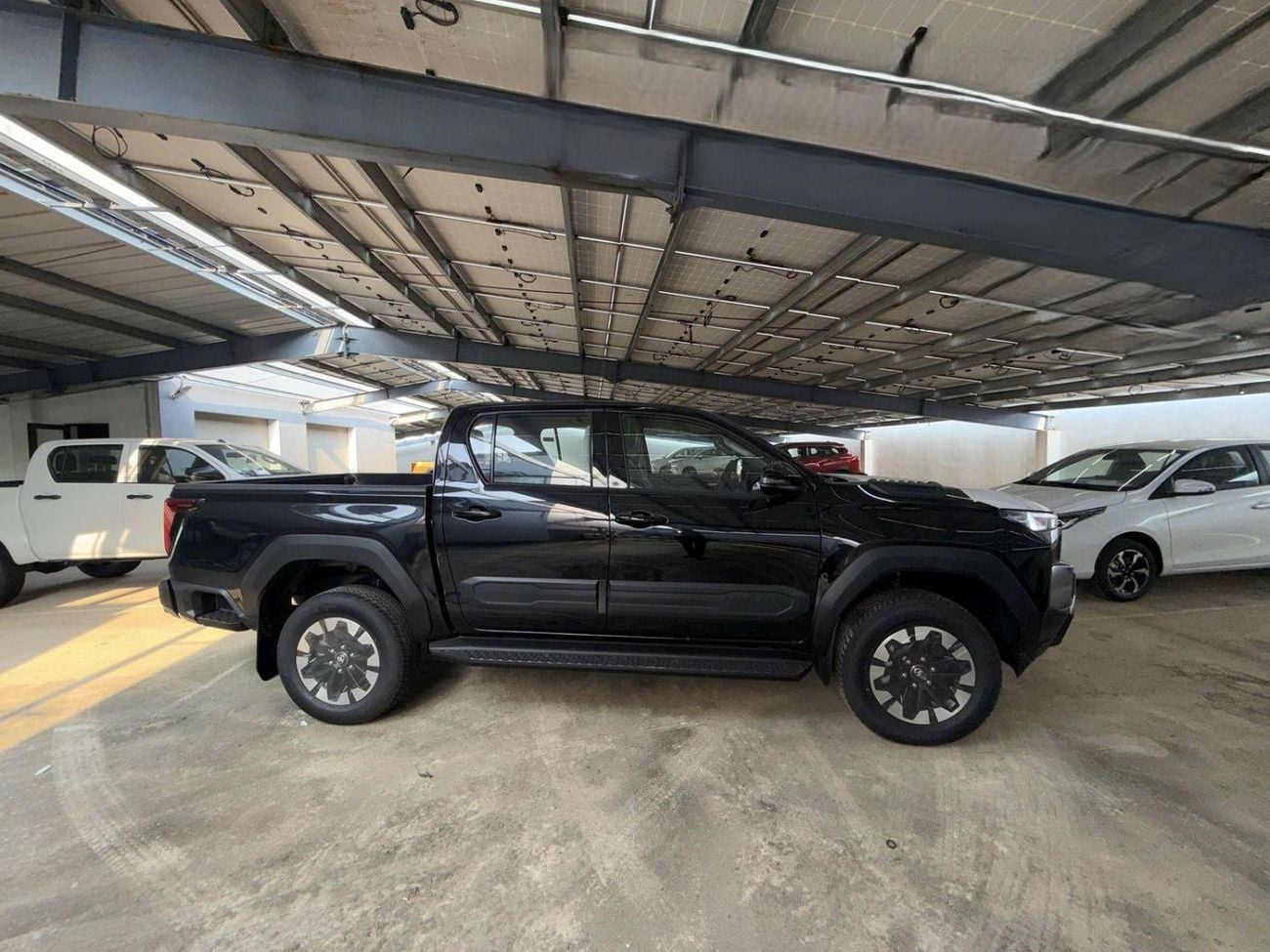 Toyota Hilux 2.8L DIESEL A/T FULL OPTION DOUBLE CABIN PICKUP