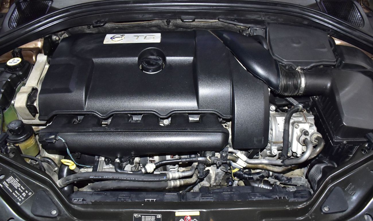 فولفو XC 60 EXCELLENT DEAL for our Volvo XC60 T6 AWD ( 2011 Model ) in Brown Color GCC Specs