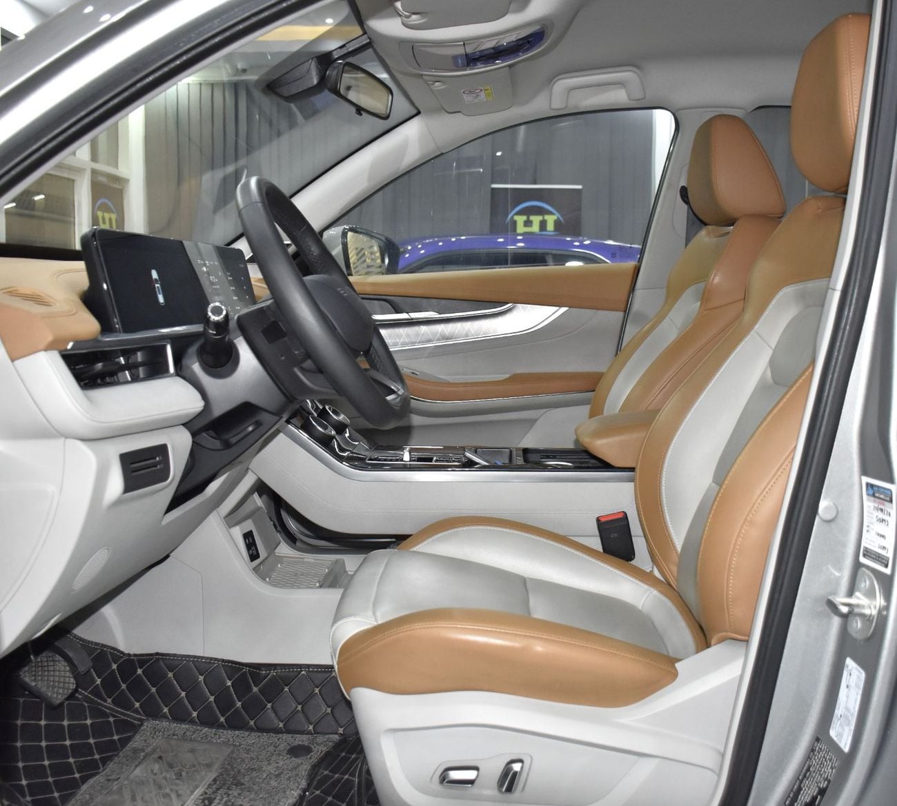 Exeed LX FLAGSHIP EXCELLENT DEAL for our Exeed LX 230T ( 2025 Model ) in Silver Color GCC Specs