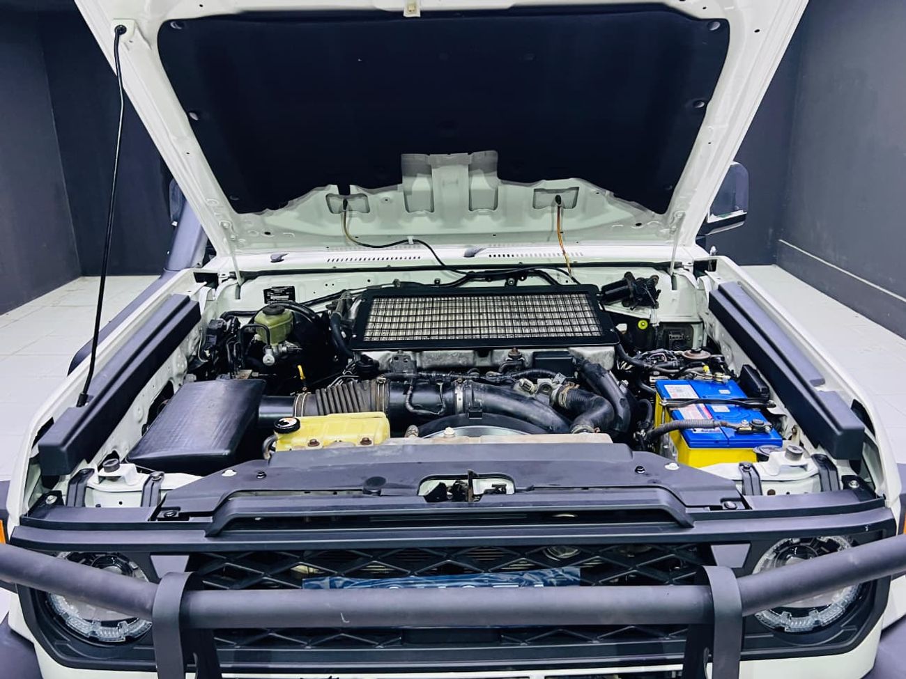 تويوتا لاند كروزر بيك آب diesel 4.5 liter ,right hand drive ,4 doors ,only for export available