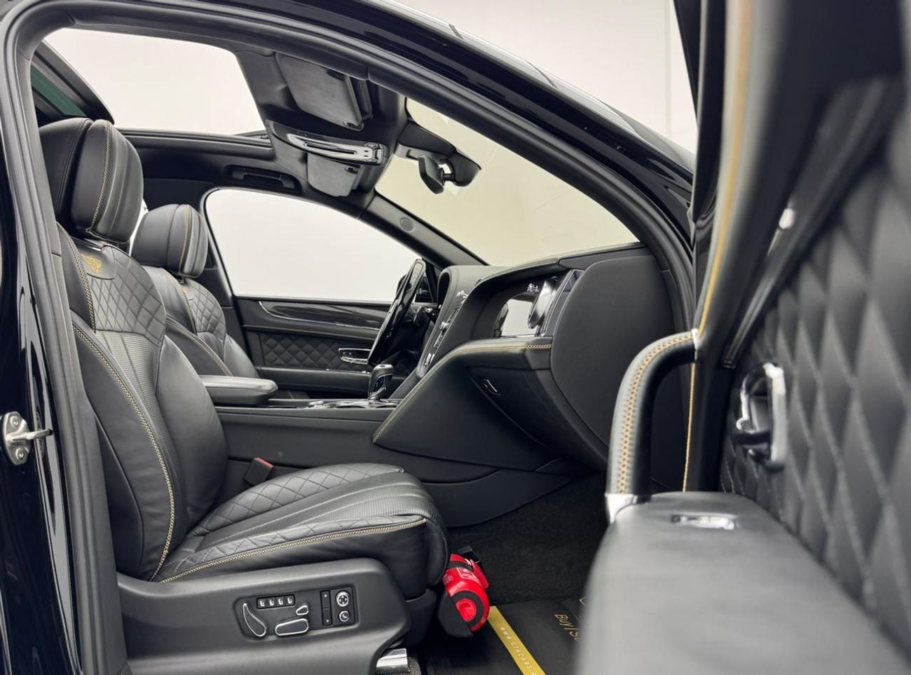 Bentley Bentayga 2020 Bentley Bentayga Signature, Warranty, Full Service History, GCC