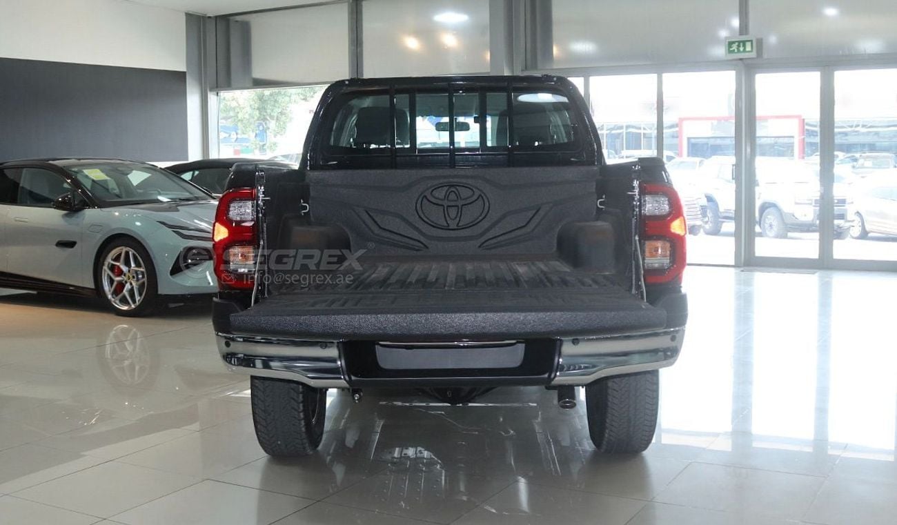 تويوتا هيلوكس SR5 DC . 4.0L . Petrol . 4WD . 6-Speed Automatic . 5 Seats . 4 Doors