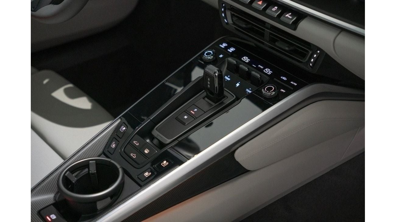 بورش 911 2024 Porsche 911 Turbo S / Sports Chrono Plus / Full-Service History/ Porsche 5 Year Warranty