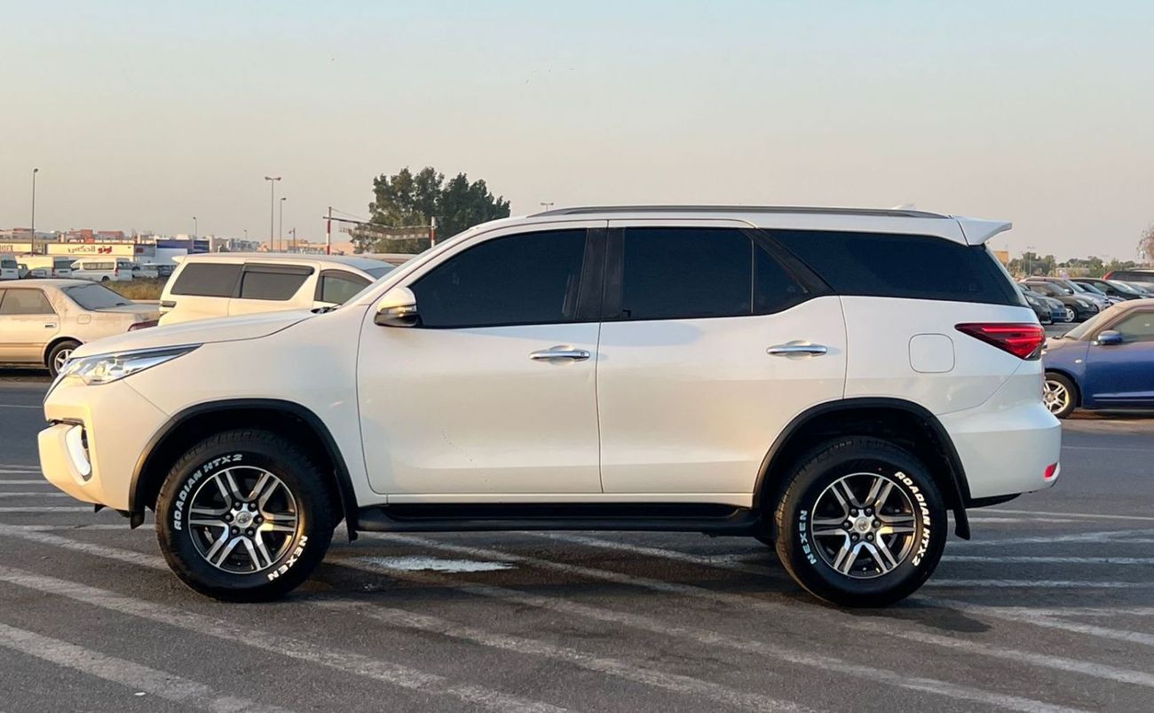 تويوتا فورتونر 2020 Toyota Fortuner EXR – 2.7L V4 – 4x4 AWD – Rear Camera & Sensors – Cruise Control – 68,000 km –