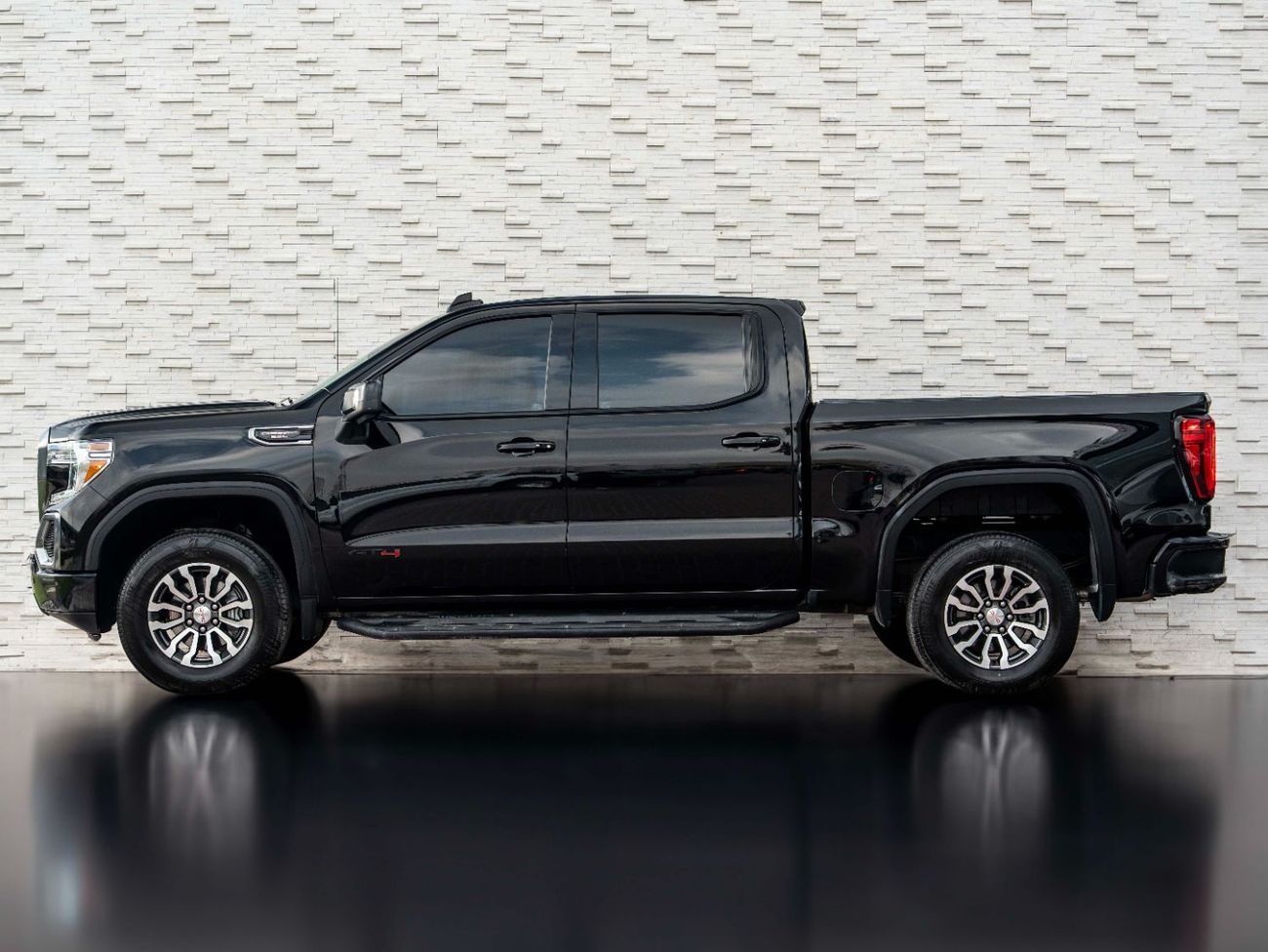 جي أم سي سييرا 5.3L V8 AT4 Crew Cab (AWD)