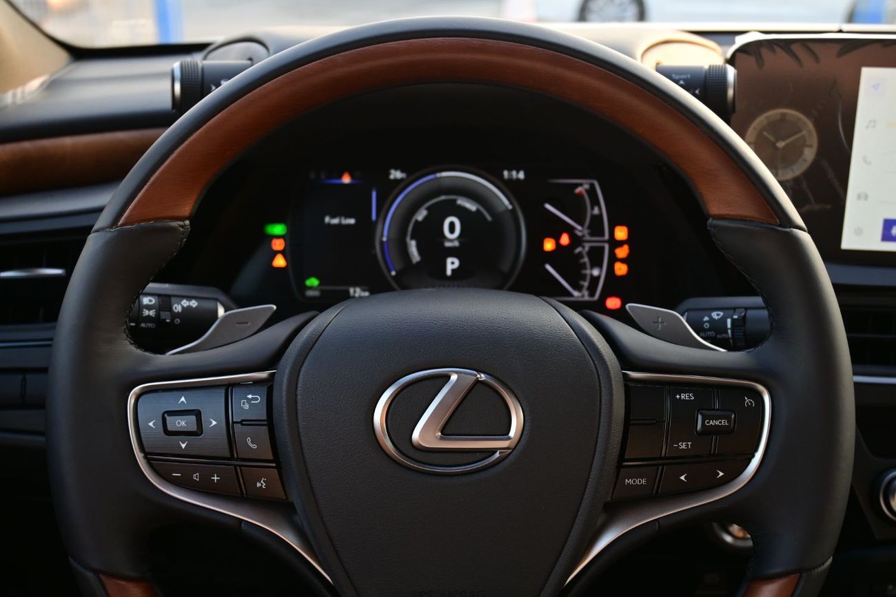 Lexus ES300h Lexus ES300H 2.5L Hybrid, Color Black Model 2024