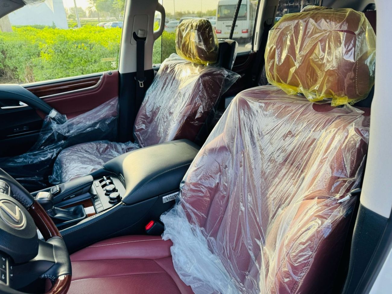 Lexus LX 570 Signature 5.7L GCC SPEC NEAT AND CLEAN LESS KILOMETER