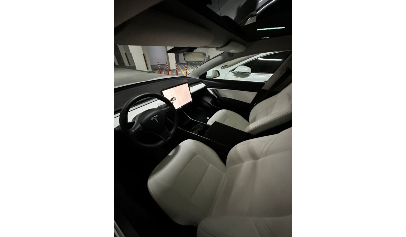 تيسلا موديل 3 Tesla Model 3 - 2020  Autopilot + cruise control  39.150km Range: 350km Charging cable,
