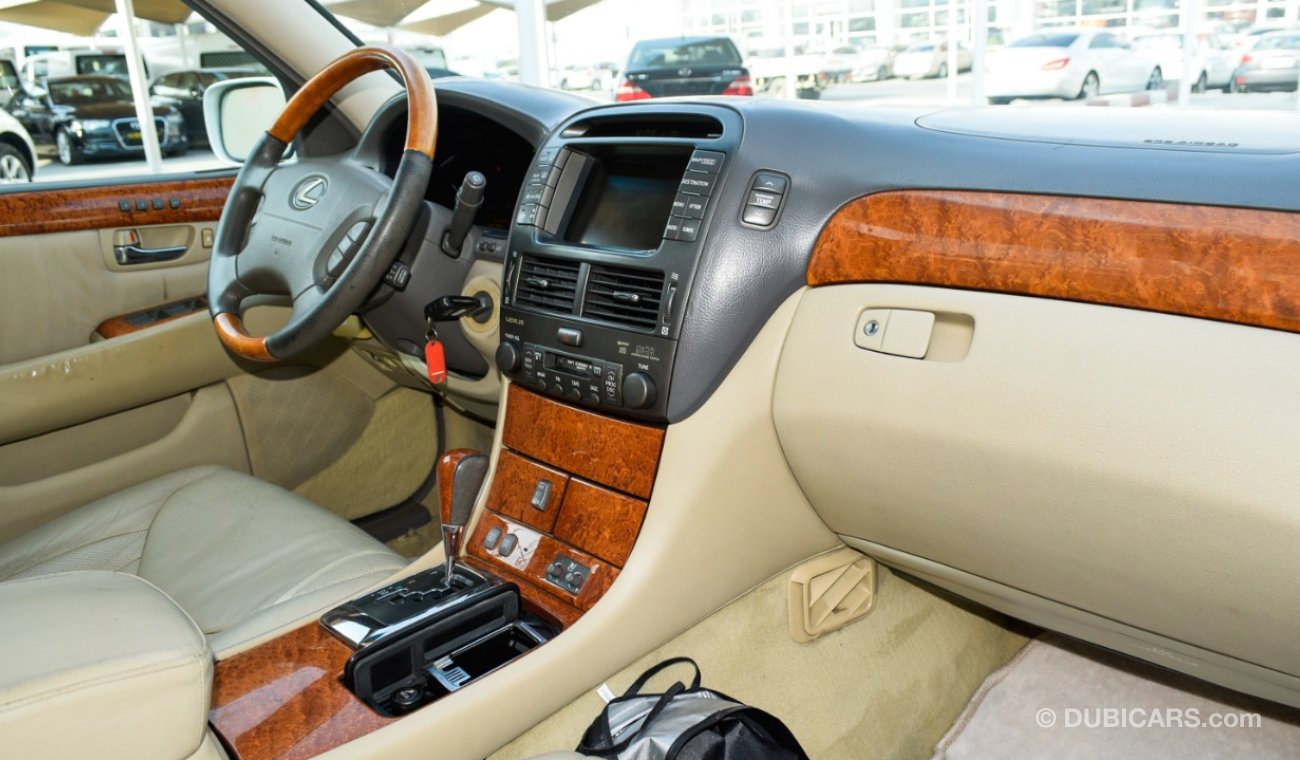 Lexus LS 430 Imported 1/2 Ultra 2006 model, white color, leather opening, wood wheels, electric mirrors, electric