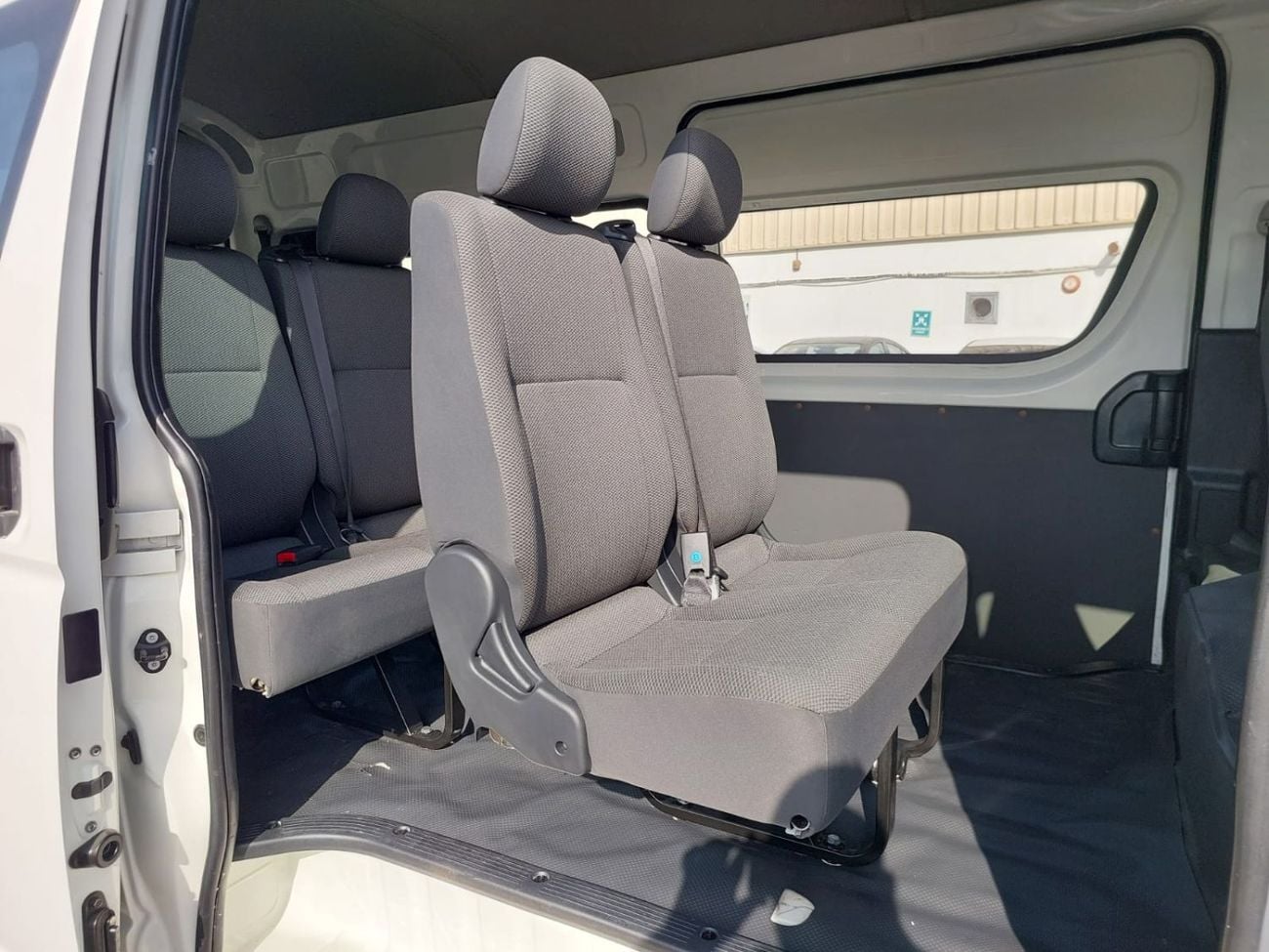 Toyota Hiace TOYOTA HIACE COMMUTER VAN RHD 2015 MODEL 3.0 L DIESEL AUTOMATIC(PM15677)