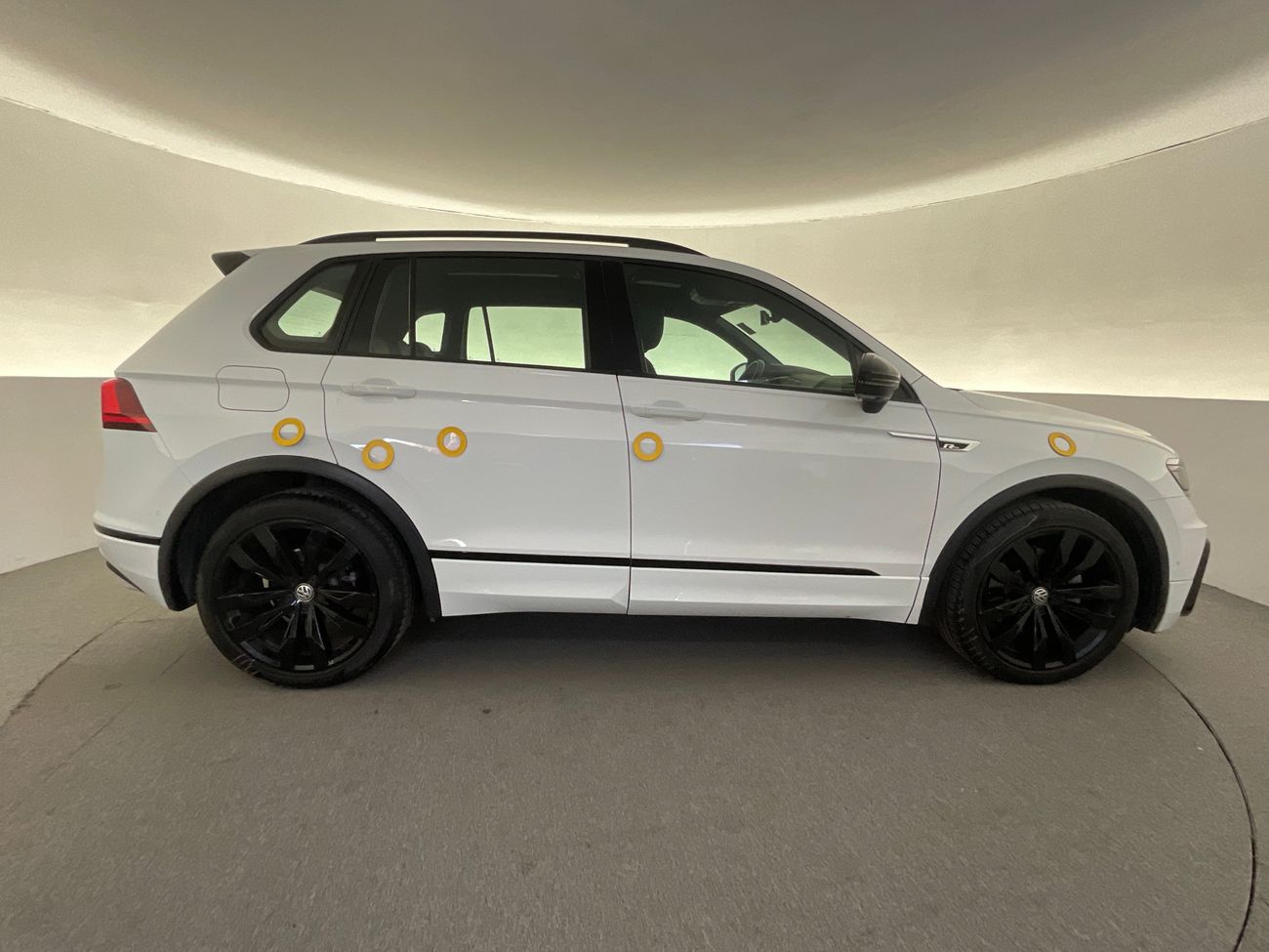 فولكس واجن تيجوان R-Line | شامل الضمان | 0 ﺪﻔﻋﺓ ﺃﻮﻟﻯ