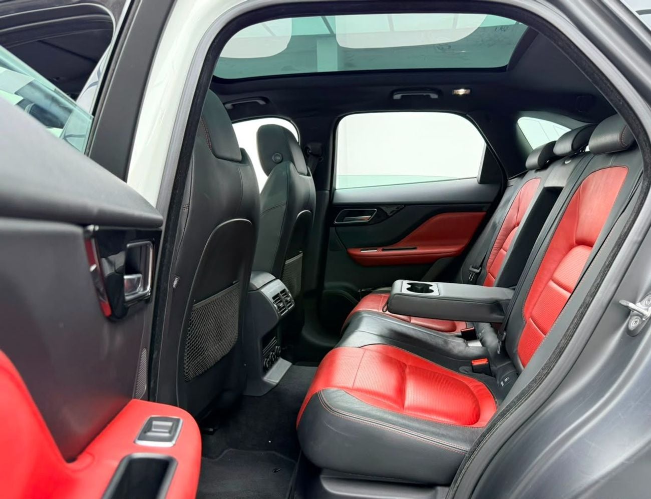 Jaguar F-PACE R-SPORT 2017 Jaguar F-Pace R-Sport, Full Service History, Excellent Condition, GCC