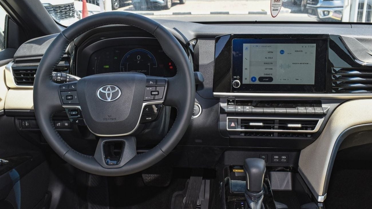 Toyota Camry LE  HEV 2.5L Hybrid